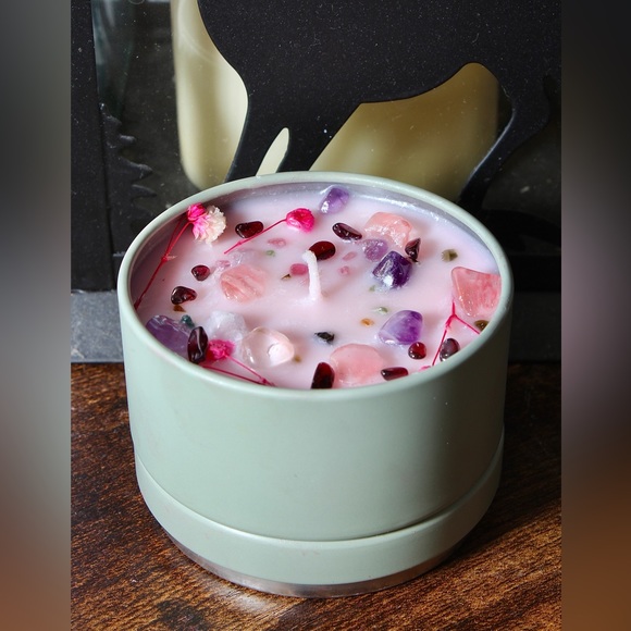 Aspen Flowers Scented Soy Wax Candle Natural Essential Oils Gemstones HandPoured - Picture 4 of 6